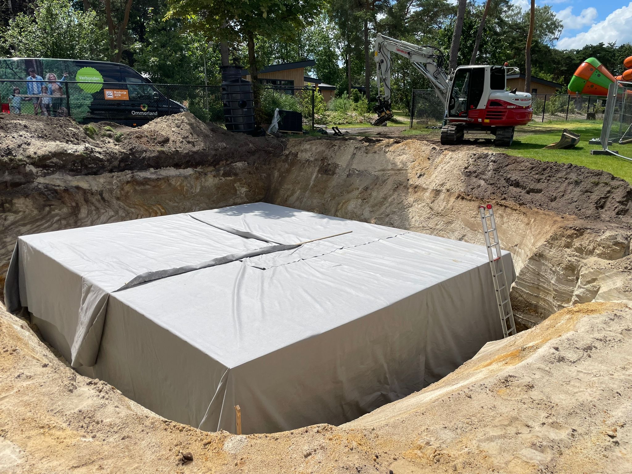 Regenwaterinfiltratie bij het zwembad van Camping Ommerland