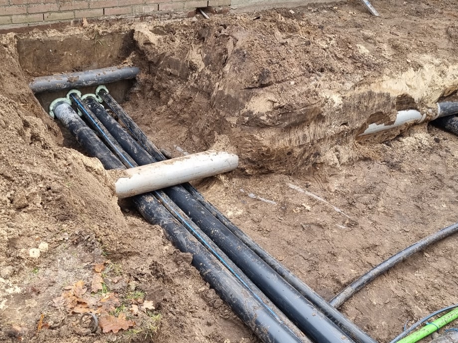 Overzicht van camping De Kleine Wolf met water- en recreatiefaciliteiten