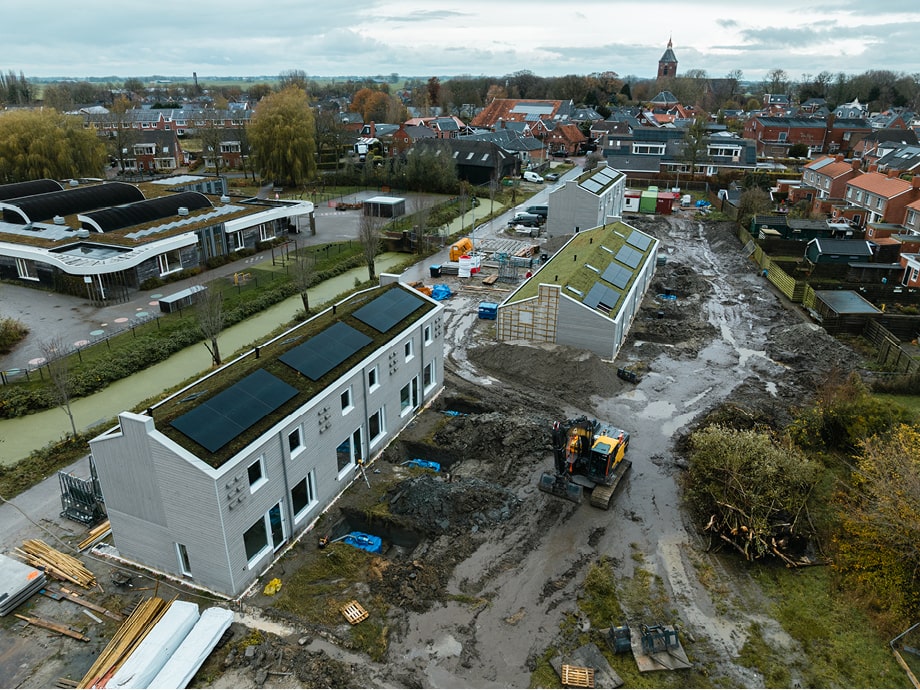 Technische ruimte met hydrofoorpomp en regenwaterinstallatie in Middelstum