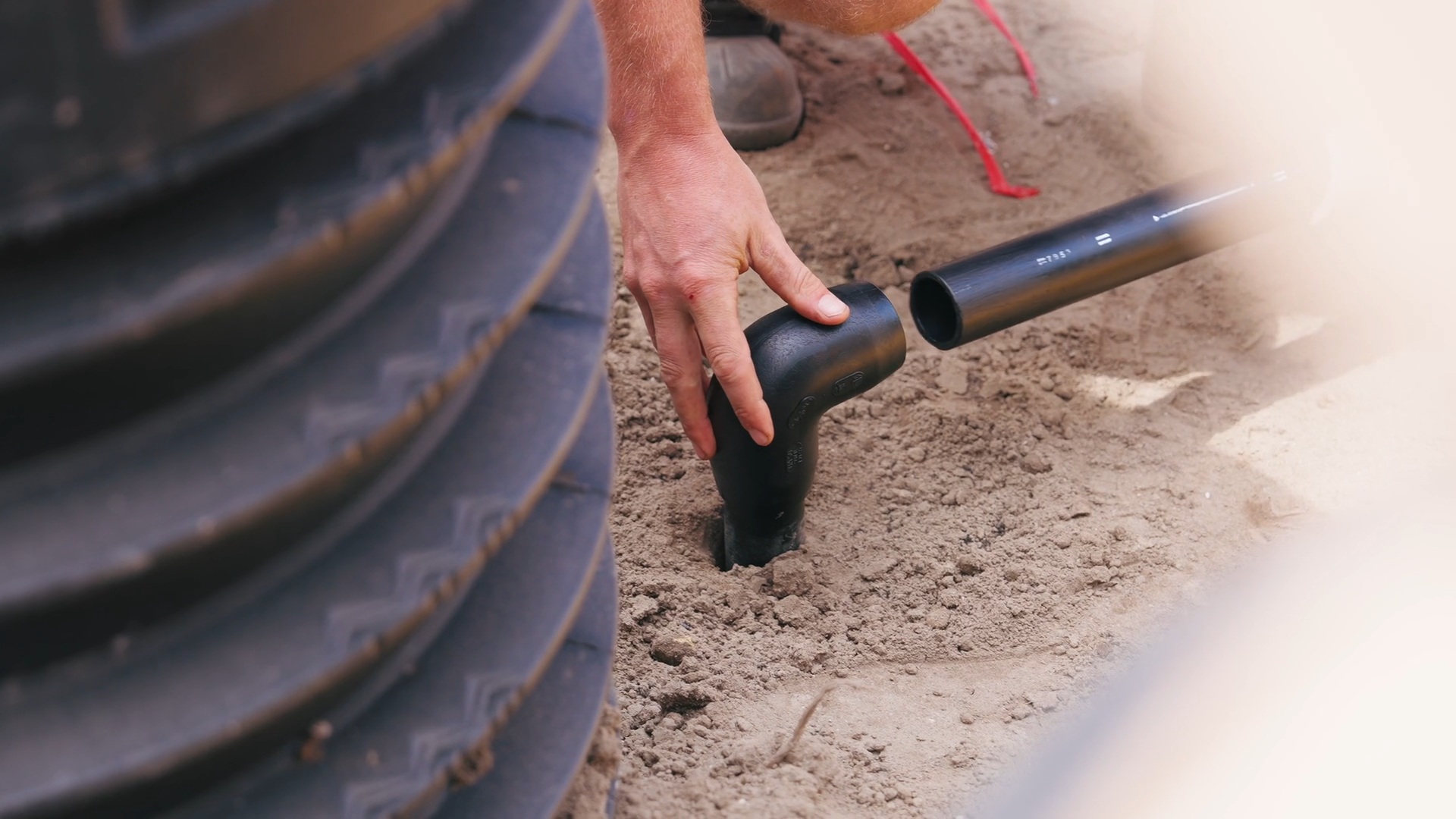 Leidingwerk bij de waterfilterinstallatie van Wetlantec in Andijk