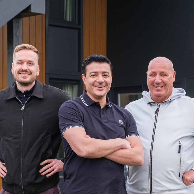 Installateur Proyeco aan het werk met Wildkamp oplossingen